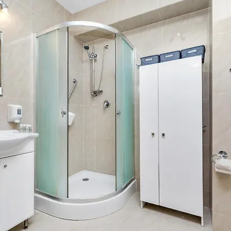 Awangardia Kasprowicza By Renters شقة